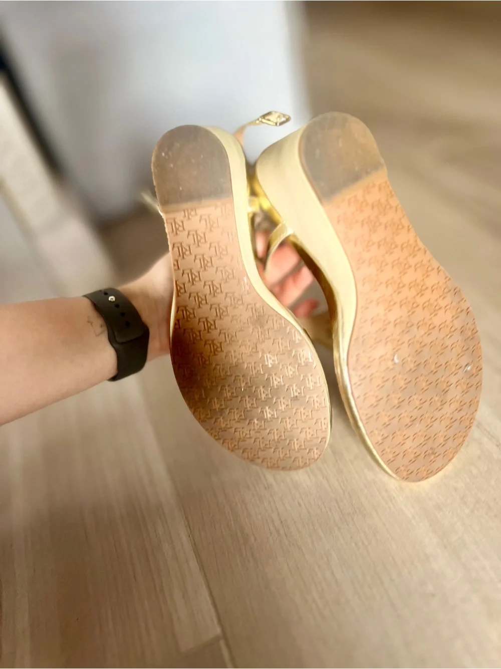 Lauren Ralph Lauren Gold Wedge Sandals Jeannie Size 7.5B T Strap Thong